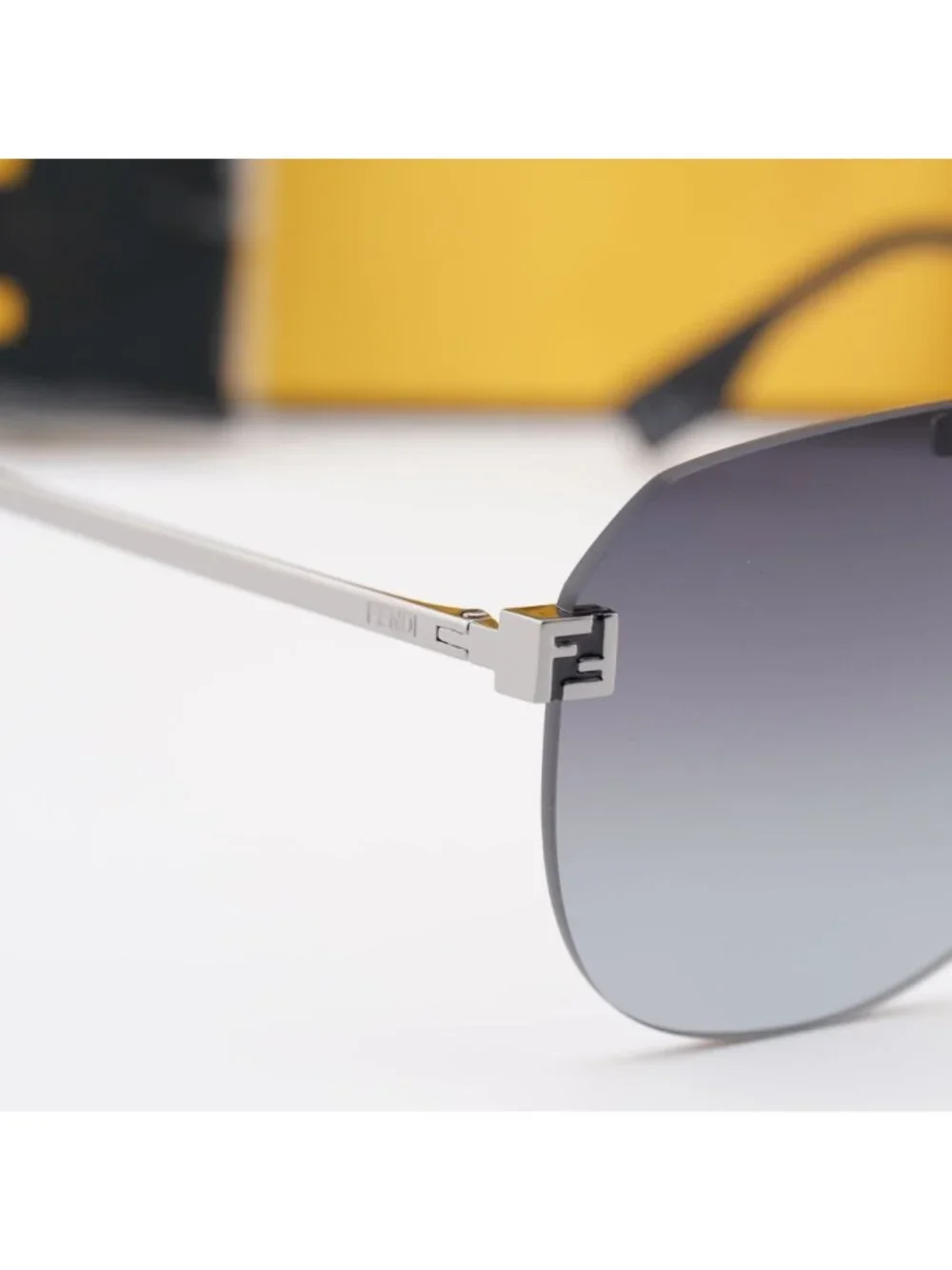 Fendi FE40115U 14B Aviator Sunglasses - Silver / Grey Gradient